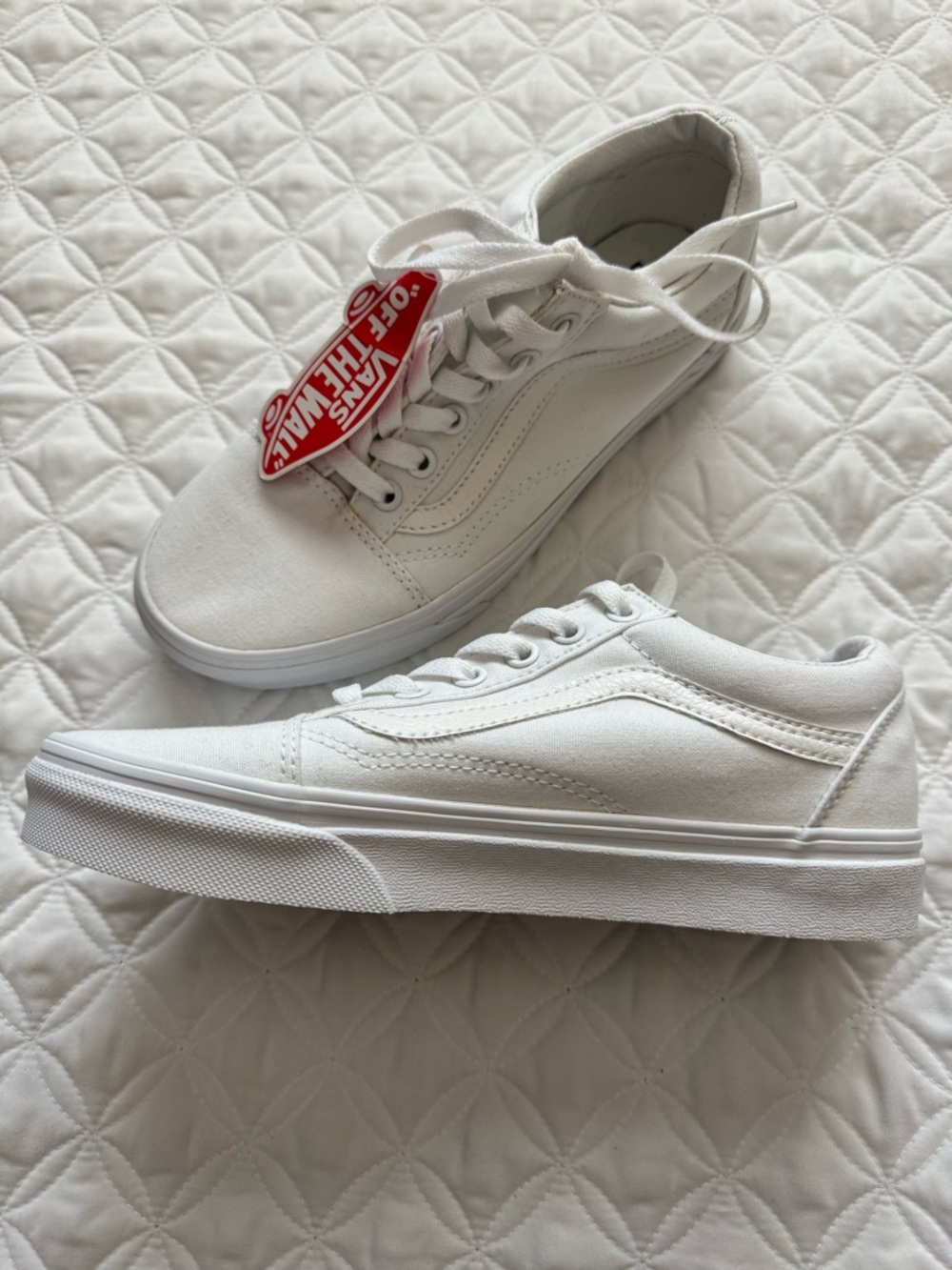 NWT Vans True White Old Skool Canvas Sneakers Sidestripe Size Women 7 Men 5.5